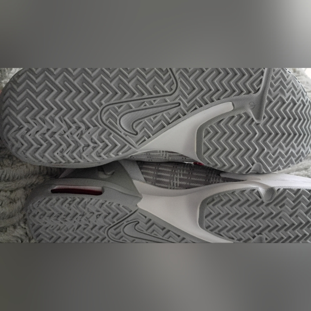 Nike Lebron JAMES... NEW - Picture 8 of 9